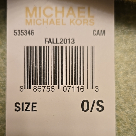 NWT Michael Kors Tan Knit Gloves - Picture 2 of 3